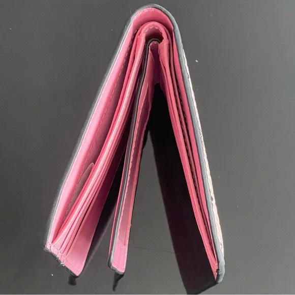 SOLD‼️. NEW MCM LIMITED EDITION PINK BUNNY VISETTOS LEATHER WALLET - Picture 7 of 12